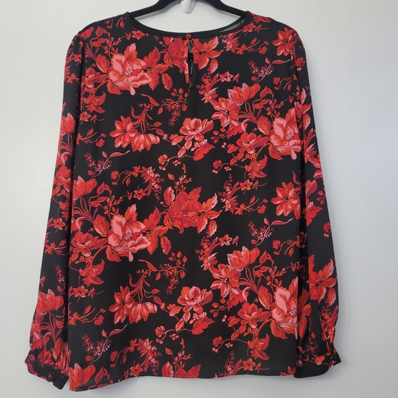 Vince Camuto Long Sleeve Lace Yoke Floral Pleat Front Blouse - Picture 3 of 9